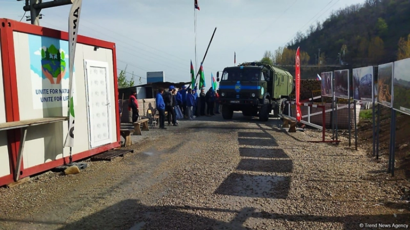 Karabakh Separatists Accuse Azerbaijani Security Forces of Blocking Russian Peacekeepers' Cars